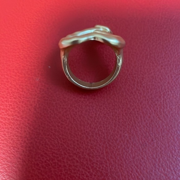NWOT Jewa matte gold finish hammered open heart ring. Size 8. - Picture 4 of 5